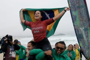 Chloe, a surfista brasileira