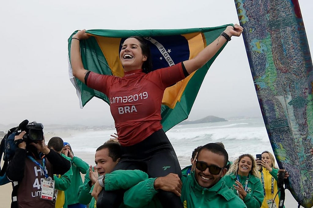 Chloe, a surfista brasileira