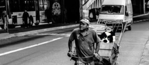 Mike e os moradores de rua