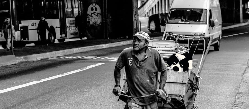 Mike e os moradores de rua