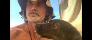 Tim e Bella ficam à deriva no oceano Pacífico e são resgatados