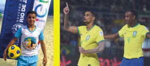 O jovem Issac Batista comemora a vitória do Brasil na final do mundial de futebol de areia em 2024