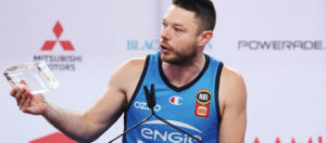 O espírito esportivo de Matthew do basquete australiano