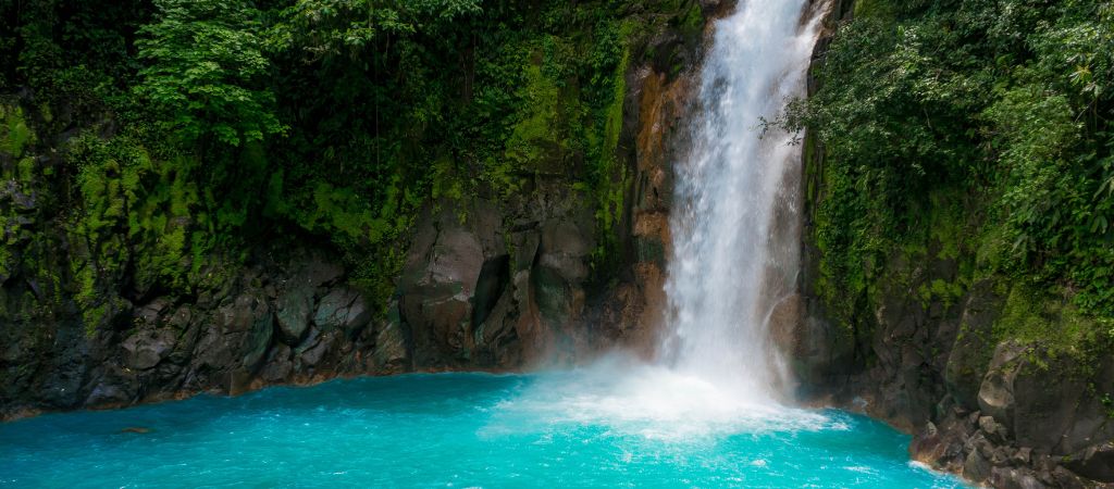 Nova teoria da origem da vida através de microrraios da água, como a de cachoeira