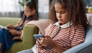 Meta é obrigada a pagar multa bilionária por colocar jovens em risco