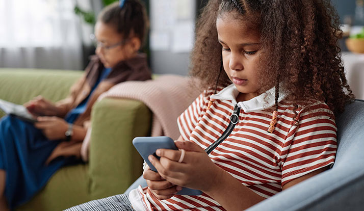 Meta é obrigada a pagar multa bilionária por colocar jovens em risco